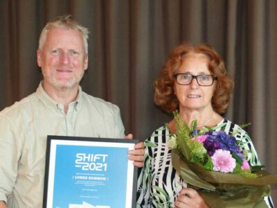 Per Eneroth, gatuchef samt Inga-Kerstin Eriksson, kommunalråd Lunds kommun tar emot SHIFT-priset 2021