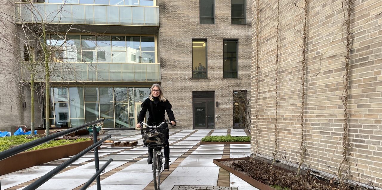 cykling på gården